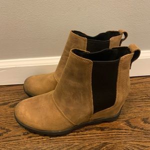Sorel Suede Chelsea Boots size 8.5 women’s